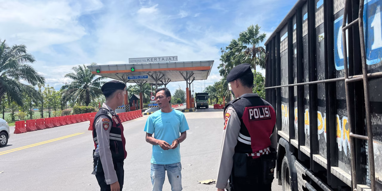 Antisipasi Unras ke Gedung Sate Bandung, Sat Samapta Polres Majalengka Gelar Penyekatan