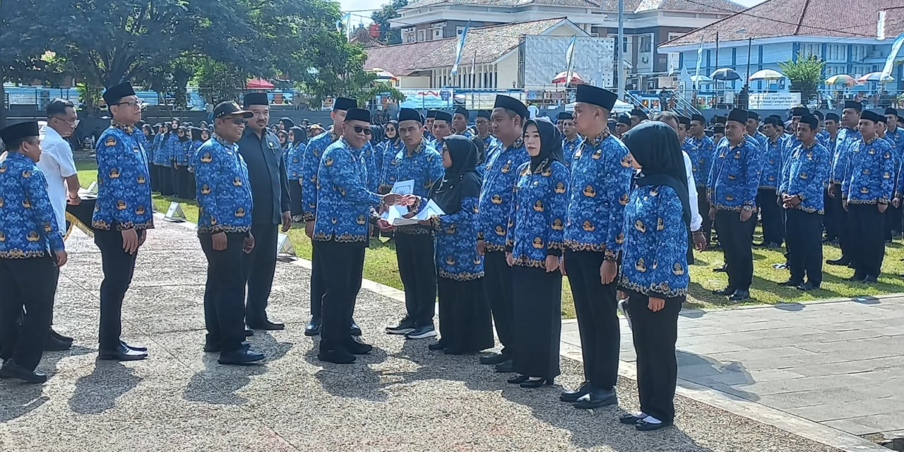 Bupati Majalengka Serahkan Petikan SK PPPK Paruh Waktu untuk 3.492 orang