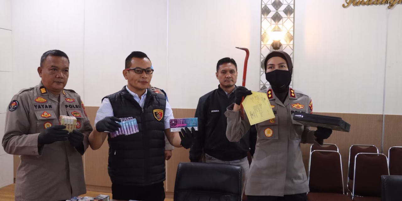 KAPOLRES MAJALENGKA PIMPIN KONFERENSI PERS PENGUNGKAPAN KASUS CURAT BOBOL ALFAMART