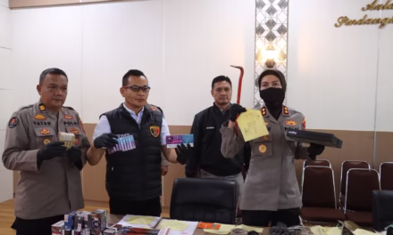 KAPOLRES MAJALENGKA PIMPIN KONFERENSI PERS PENGUNGKAPAN KASUS CURAT BOBOL ALFAMART